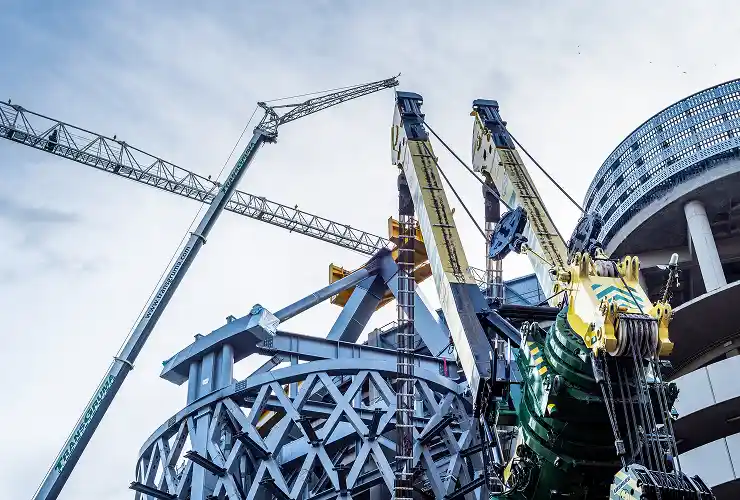 cranes-in-use-in-santiago-bernabeu-stadium-redevel-2026-03-20-02-06-45-utc 1 (1)